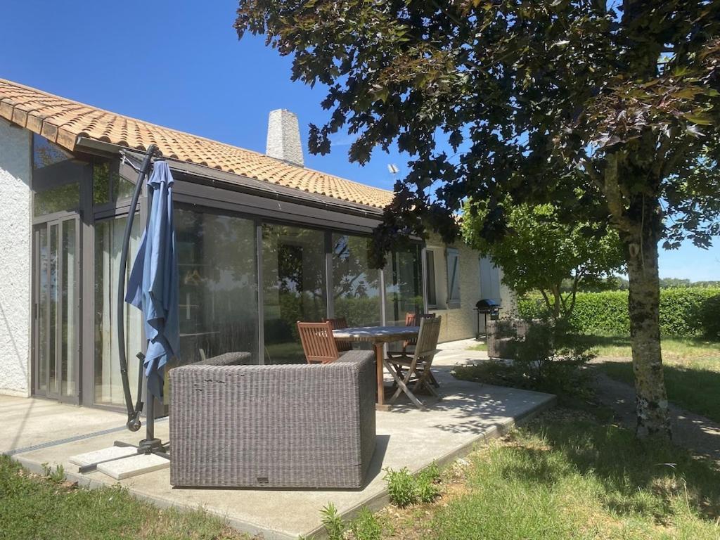 Villa A Proximite Du Futuroscope Et Des Marais Poitevin Rouille Exterior foto